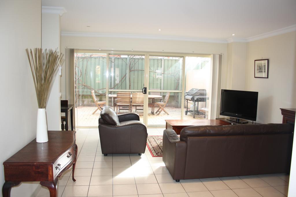 Albury Suites - Schubach Street Room photo